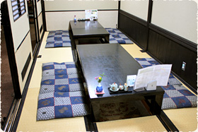 とろろ料理和食処　店内