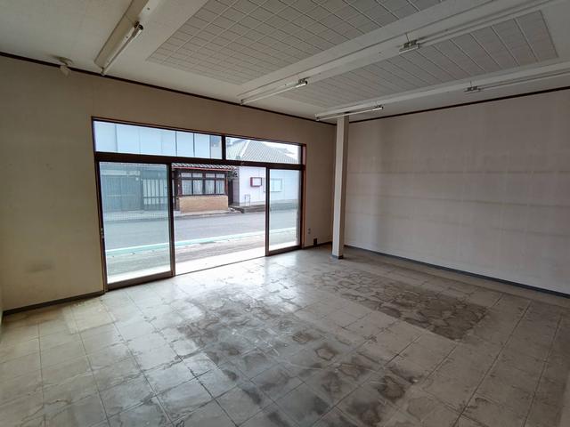 1階フリースペース　ドアを撤去すればガレージにも使用できます