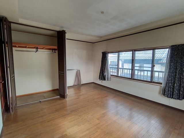 2階　9帖の洋室