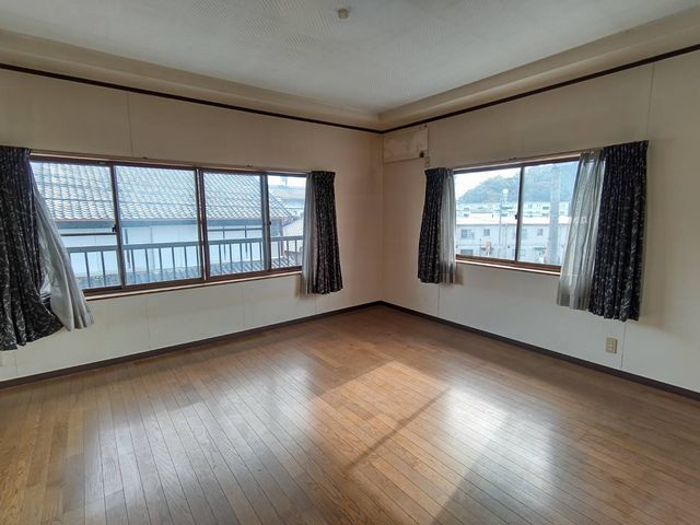 2階　9帖の洋室