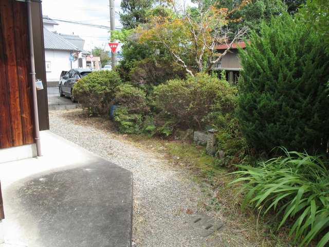 お庭部分　植栽が楽しめるスペース有り