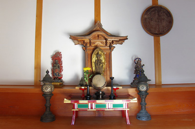 積観音堂内観