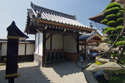 六地蔵堂外観